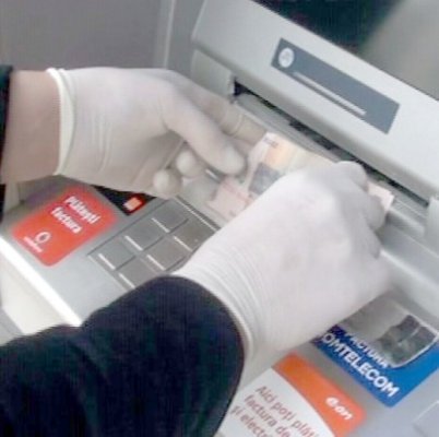 Ofiţer de marină, arestat pentru infracţiuni informatice